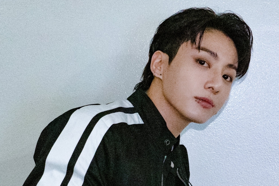 BTS 的 Jungkook 成为第一位连续两周同时上榜多首歌曲登上 Billboard 百强单曲榜的韩国独唱者 