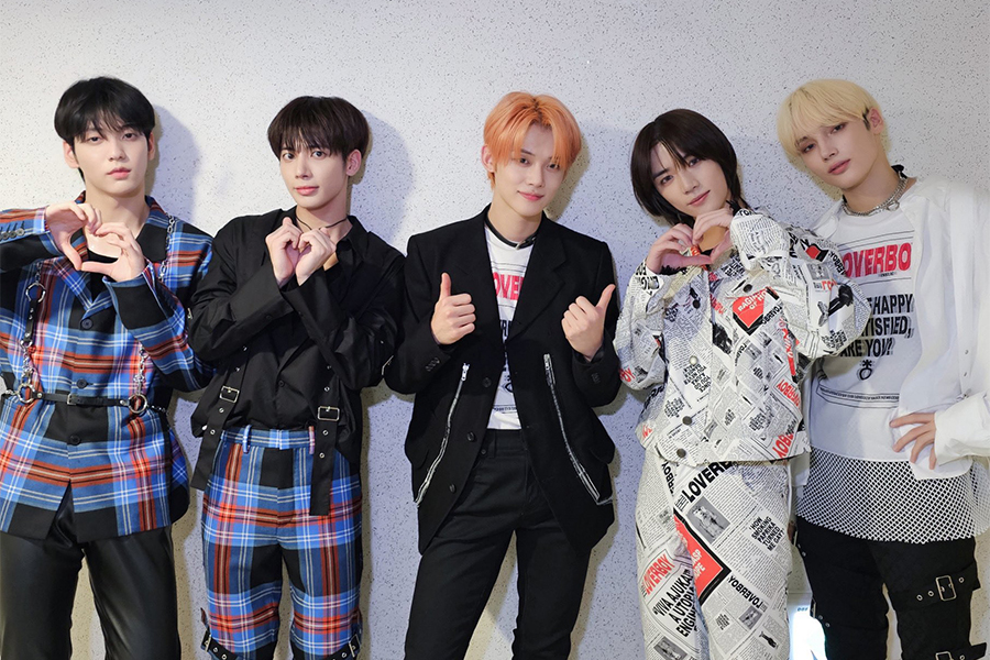 TXT 凭借“Chasing That Feeling”在“音乐银行”上获得第一场胜利