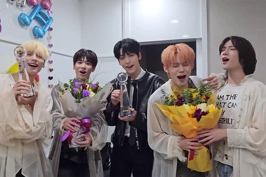 观看：TXT 凭借“Chasing That Feeling”在“音乐银行”上获得第二名； SEVENTEEN、RIIZE 等人的表演