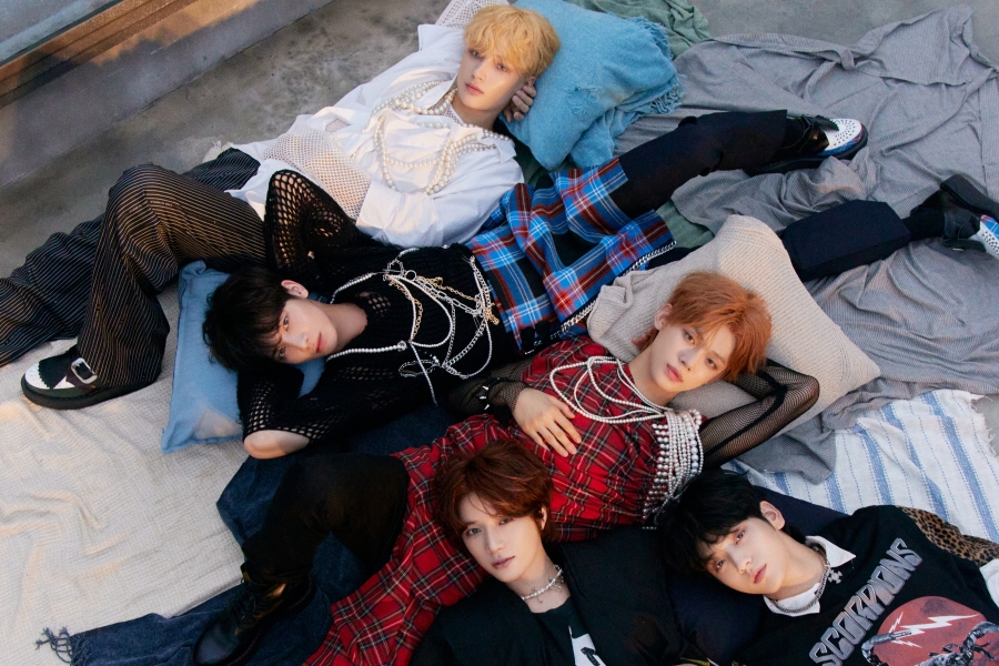 TXT 凭借《The Name Chapter: FREEFALL》连续第二周跻身 Billboard 200 排行榜前 20 位