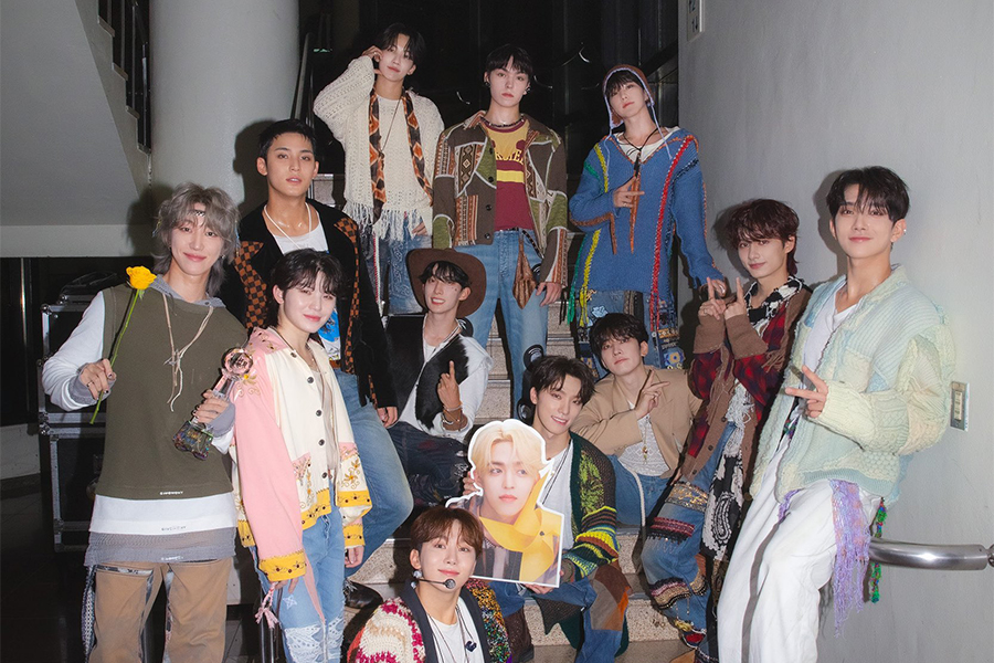 观看：SEVENTEEN“音乐之神”在“音乐银行”上获得第三名；泰民、VIVIZ 等人的表演