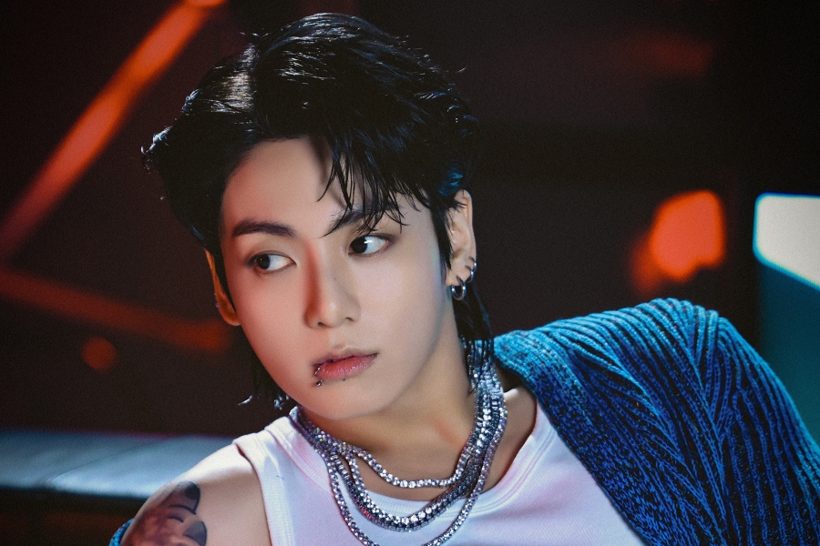 BTS 的 Jungkook 成为第一个连续 12 周跻身 Billboard 艺术家 100 的韩国独唱者 