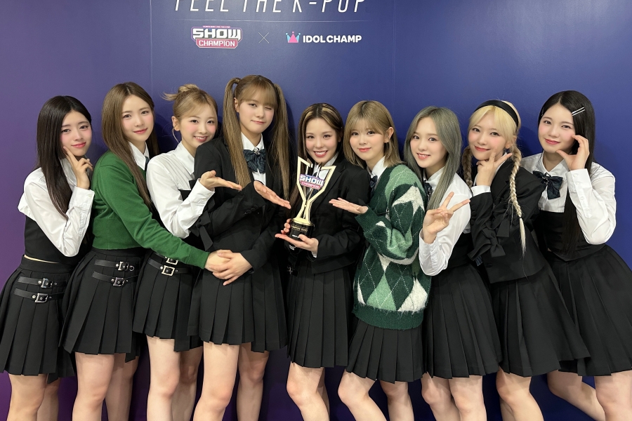 观看：NiziU 在“Show Champion”比赛中泪流满面地取得了有史以来的第一次胜利； VIVIZ、WayV 等人的表演