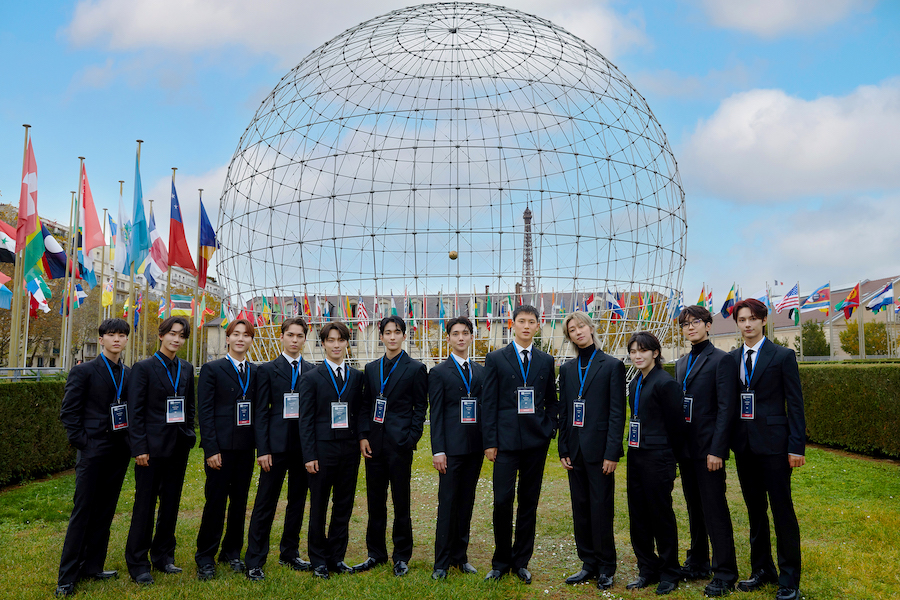 观看：SEVENTEEN 在法国联合国教科文组织青年论坛上分享鼓舞人心的演讲和有意义的表演