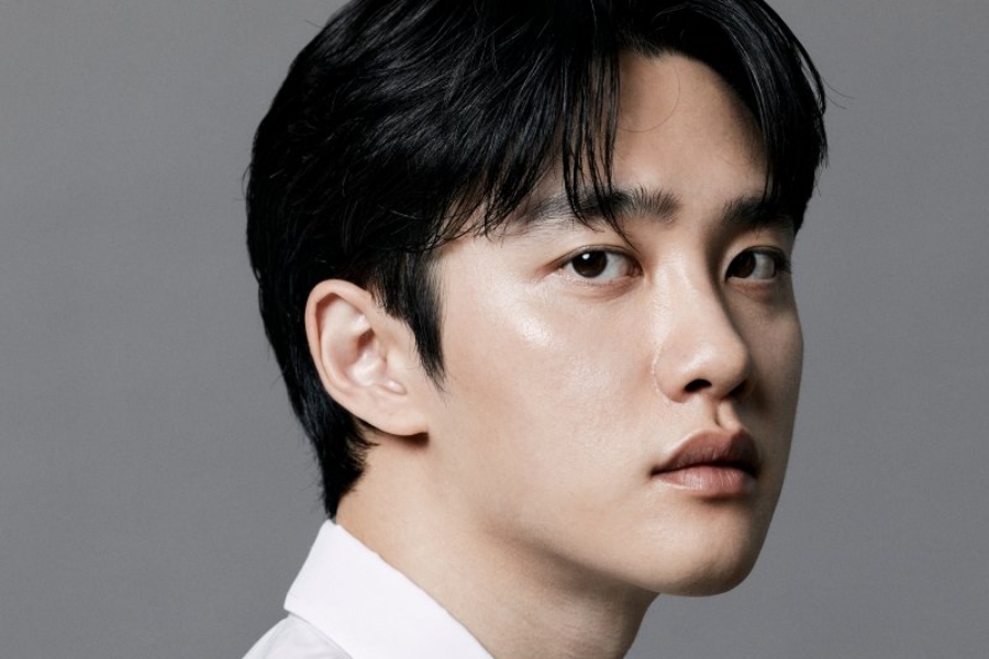 EXO 的 D.O.与新经纪公司签约后公开华丽个人资料照片