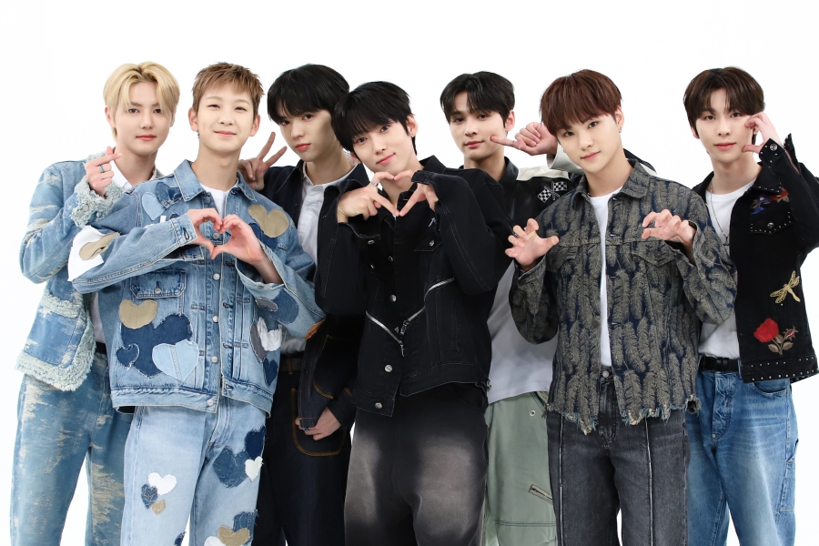 观看：FNC 新男团 AMPERS&ONE 在《一周偶像》中与 B​​TS、SEVENTEEN、NCT、LE SSERAFIM、EXO 的 Kai 和 SuperM 共舞 