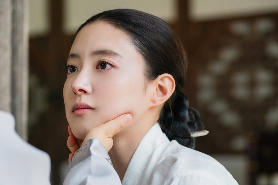 李世英在《朴氏婚姻契约物语》中失去丈夫后感到悲痛