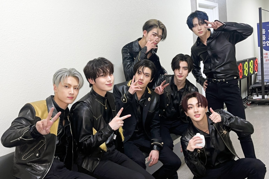 观看：ENHYPEN 凭借《Sweet Venom》在“Music Bank”上获得第一场胜利； THE BOYZ、Red Velvet、Dreamcatcher 等的表演