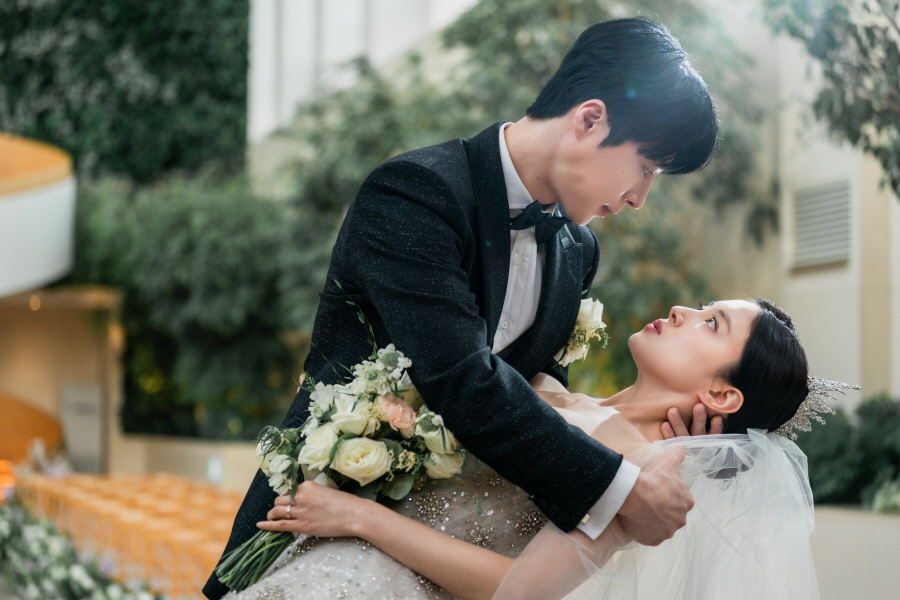 裴仁赫和李世英在《朴氏婚姻契约物语》中再次结婚