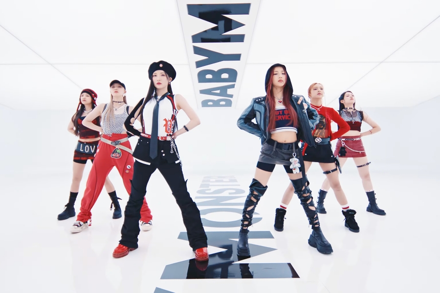 观看：YG 新女团 BABYMONSTER 凭借《BATTER UP》MV 期待已久的首次亮相