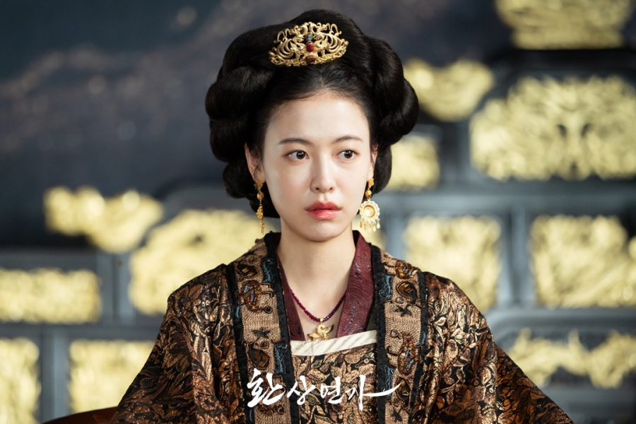 智宇是《幻象情歌》中朴志训野心勃勃的妻子