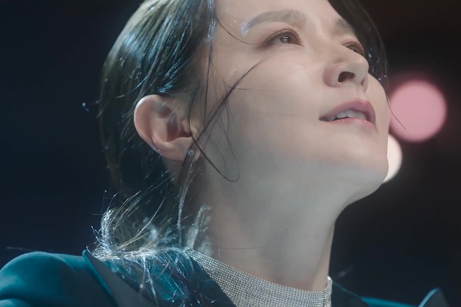 观看：李英爱在《大师：真理的弦》预告片中作为管弦乐队的新任指挥加强纪律