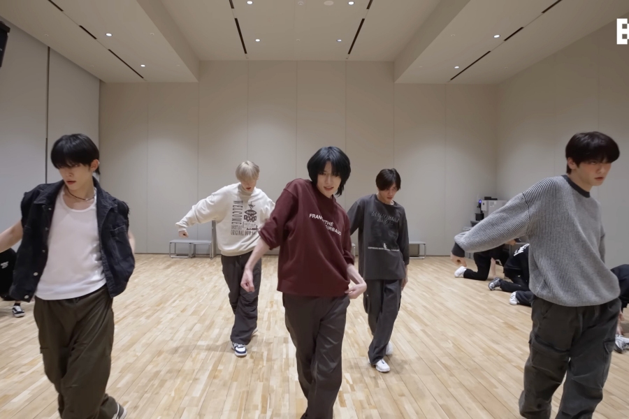 观看:TXT 推出全新《耳鸣》舞蹈练习视频(音乐银行全球音乐节版) 观看:TXT 推出全新《耳鸣》舞蹈练习视频(音乐银行全球音乐节版)