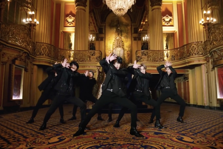BTS 的《黑天鹅》成为他们的第 17 个 MV，点击量突破 5 亿次