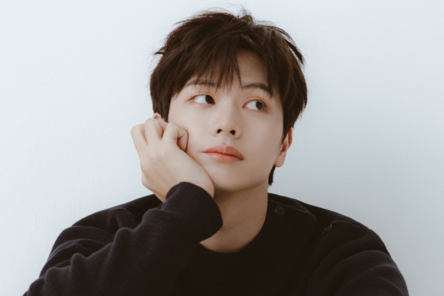 BTOB 陆星材在新经纪公司下发布华丽个人资料照片