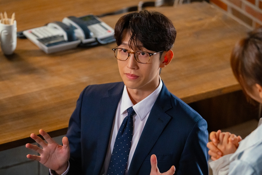 姜基英是李智雅《离婚女王》的无畏搭档