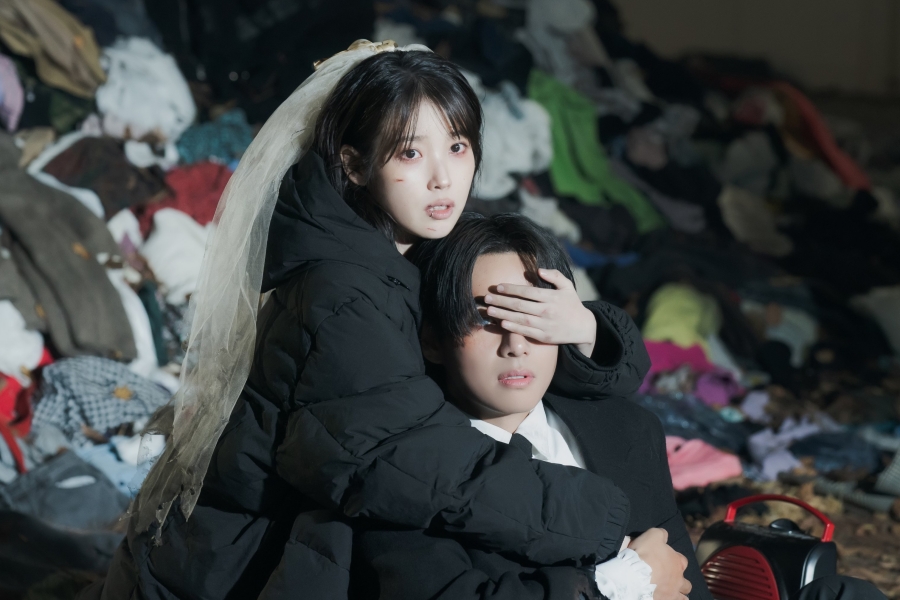 IU 成为 Melon 历史上第一个以歌曲《Love Wins All》登顶百强的女艺人
