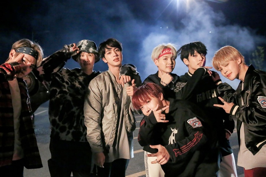 BTS 的《MIC Drop》混音版成为他们第四支突破 14 亿次观看次数的 MV