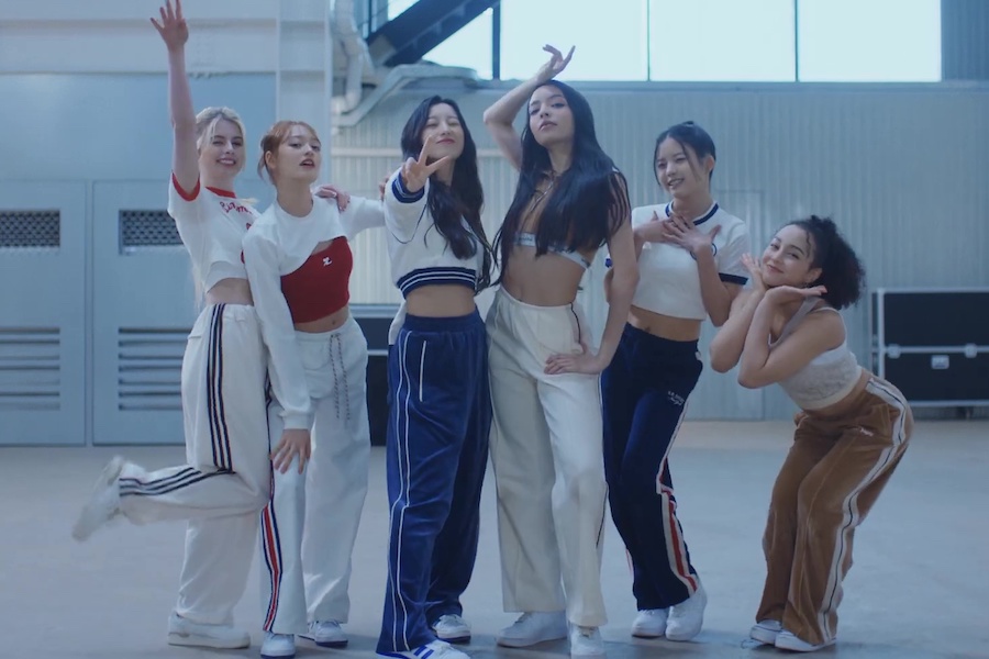观看：JYP 新全球女团 VCHA 自信出道 MV 立志成为“年度最佳女孩”