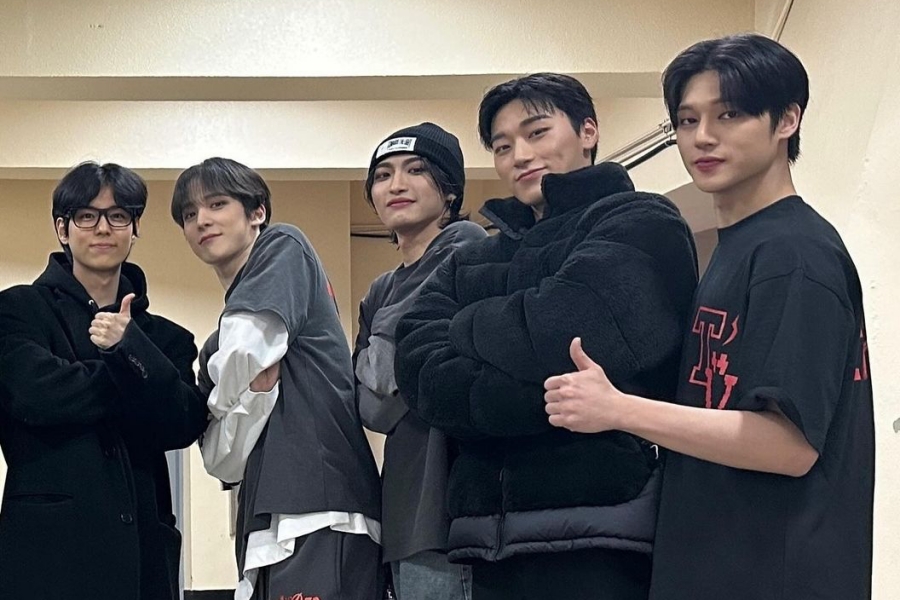 虚构男团 Sparkling 在 ATEEZ 演唱会上“重聚”