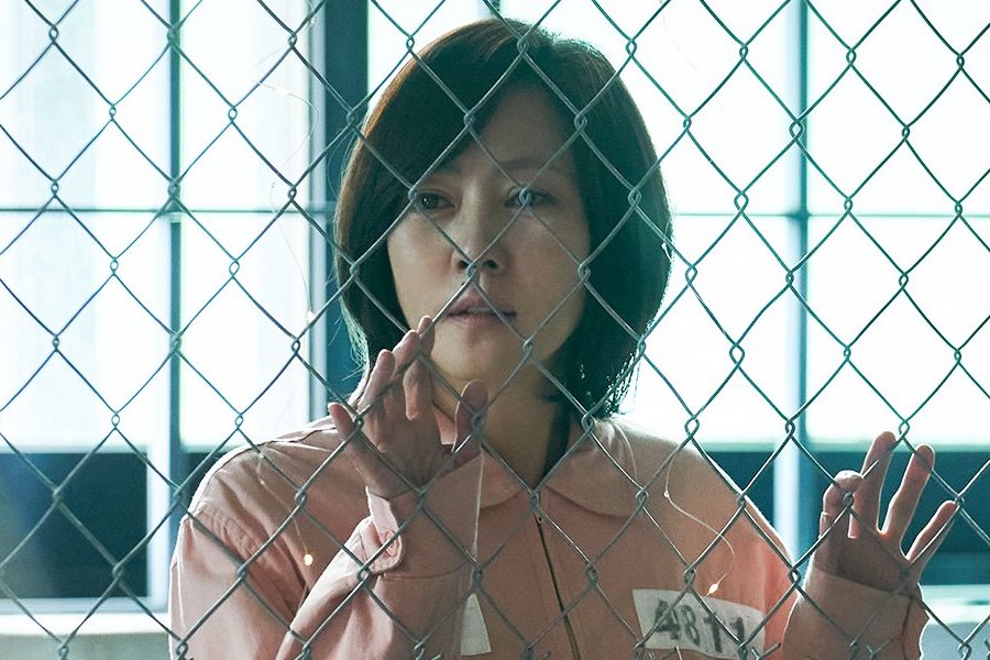 金南珠在即将上映的电视剧《美妙的世界》中变身为失去爱子的囚犯
