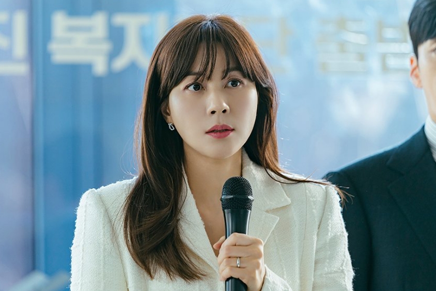 女演员金荷娜谈论她即将上映的惊悚剧
