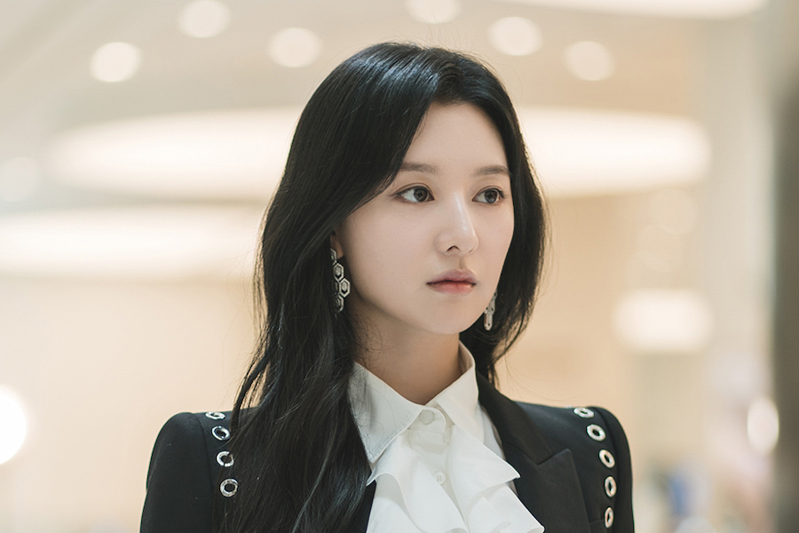金智媛《眼泪女王》散发女王气场