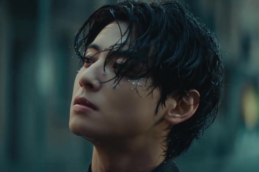 观看：ASTRO 的车银优在 B-Side 曲目的情感 MV 中惊叹“WHERE AM I”