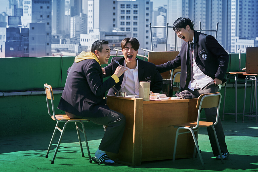 赵秉圭和iKON俊会的时光旅行电影确认3月上映，新海报令人兴奋