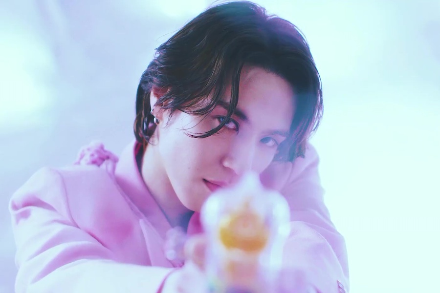 观看：GOT7 的有谦在迷人的回归 MV 中唱出他只需要“1 分钟”