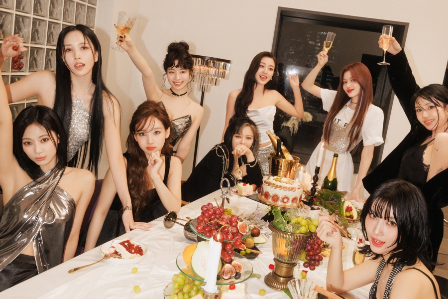 TWICE 凭借《With YOU-th》在包括美国在内的全球 iTunes 排行榜上名列前茅