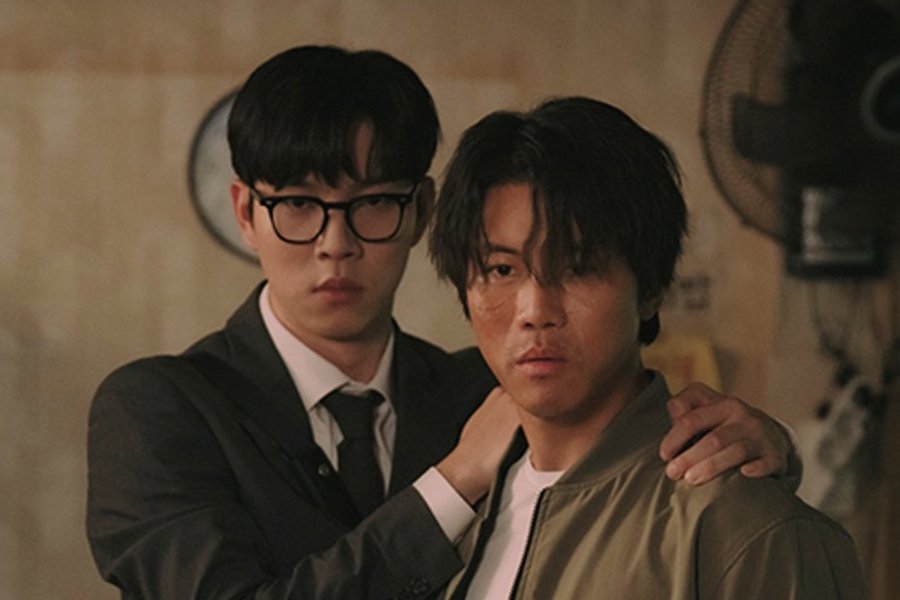 刘仁秀和严文石在《午夜工作室》中扮演幽灵员工，展现出意想不到的闺蜜化学