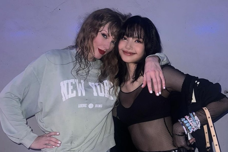 BLACKPINK 的丽莎和泰勒·斯威夫特在新加坡 Her Eras 巡演音乐会上合影 