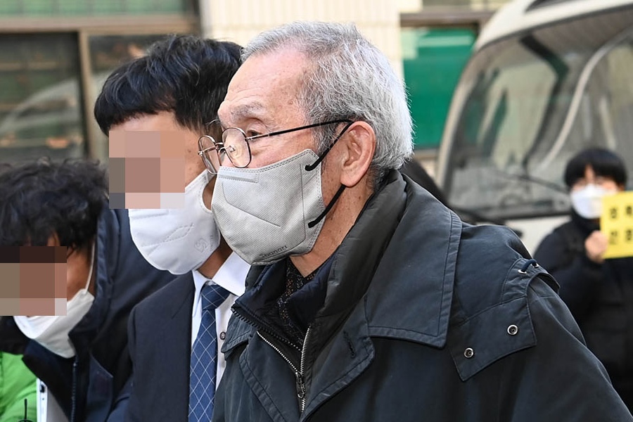 吴英秀因猥亵罪一审被判缓刑