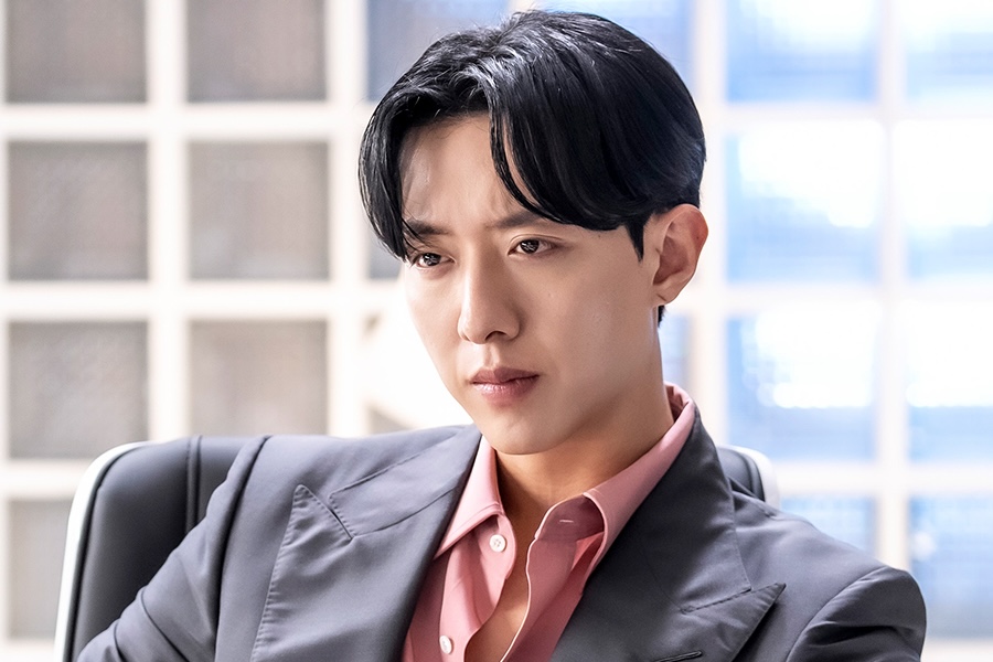 CNBLUE李正信在《七人逃亡：复活》中变身为运营韩国第一门户网站的天才CEO