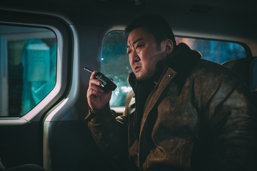 马东锡在即将上映的犯罪动作片《围捕：惩罚》中以前所未有的强势回归