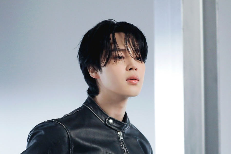 BTS 的 Jimin 成为英国官方排行榜上排名最高的 K-Pop 独奏家，因为“让我自由 Pt。 2” 首次亮相前 30 名