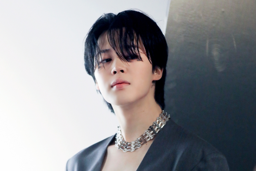 BTS 的 Jimin 成为 Hanteo 历史上第一位首日销量突破 100 万的 Solo 艺人