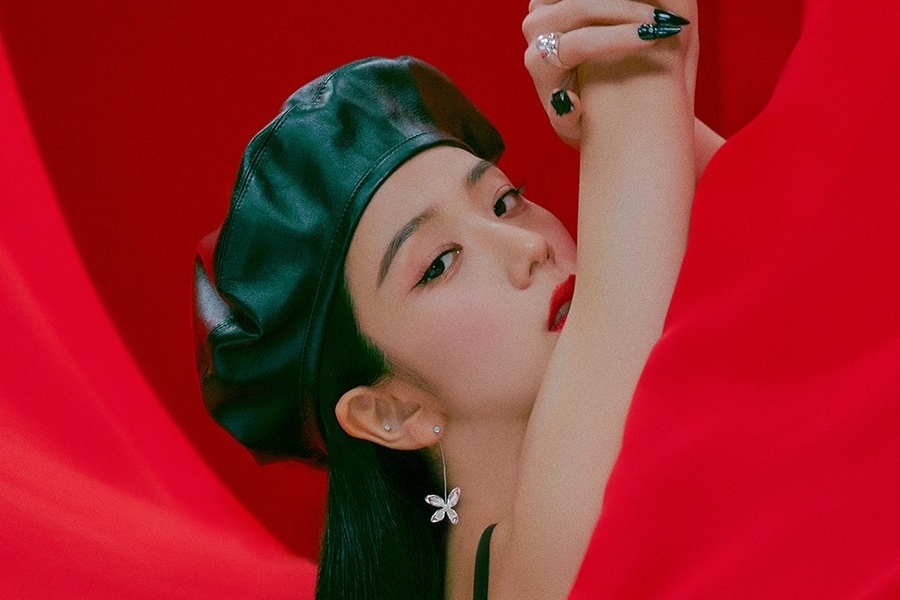 BLACKPINK 的 Jisoo 成为第一位凭借“FLOWER”首次登上英国官方排行榜前 40 名的 K-Pop 女歌手