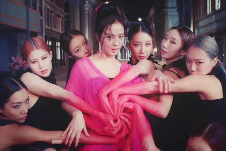 BLACKPINK 的 Jisoo 的“FLOWER”在 2023 年的所有 K-Pop MV 中获得了最高的 24 小时观看次数