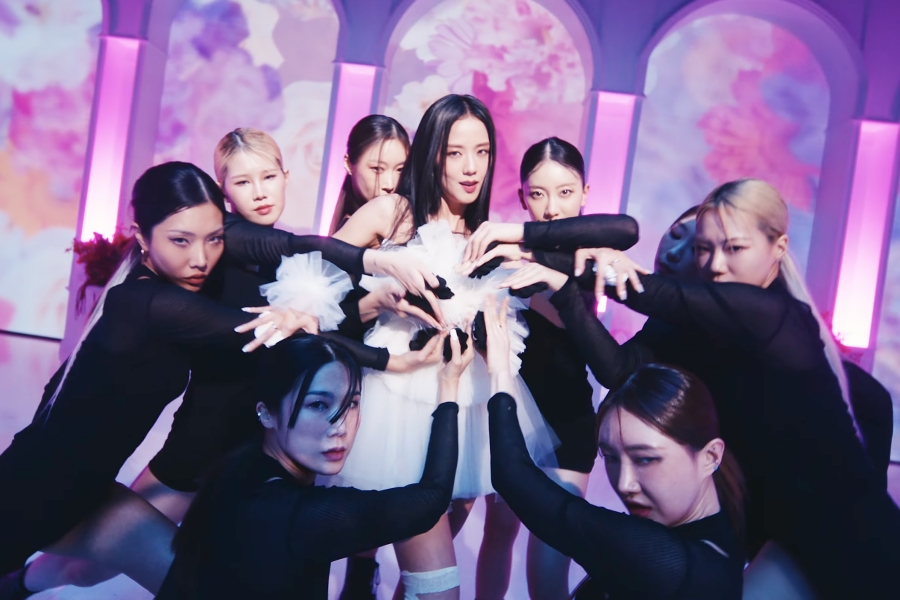 观看：BLACKPINK 的 Jisoo 为“FLOWER”制作了令人惊叹的舞蹈表演视频