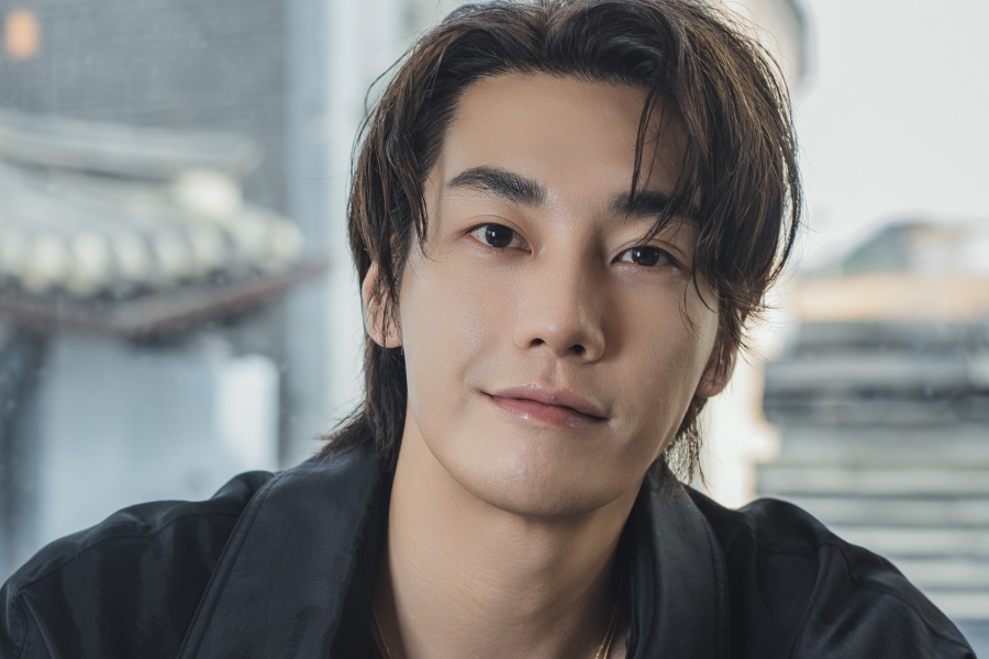 Kim Young Kwang 戏弄《称之为爱》的结局，赞扬密友兼联合主演李圣经等