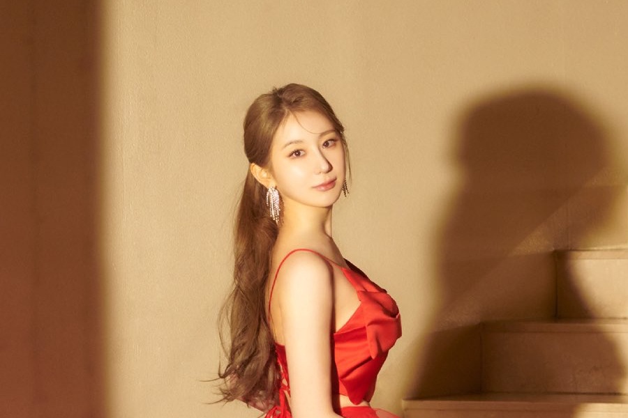 Lee Chae Yeon 展示官方荧光棒