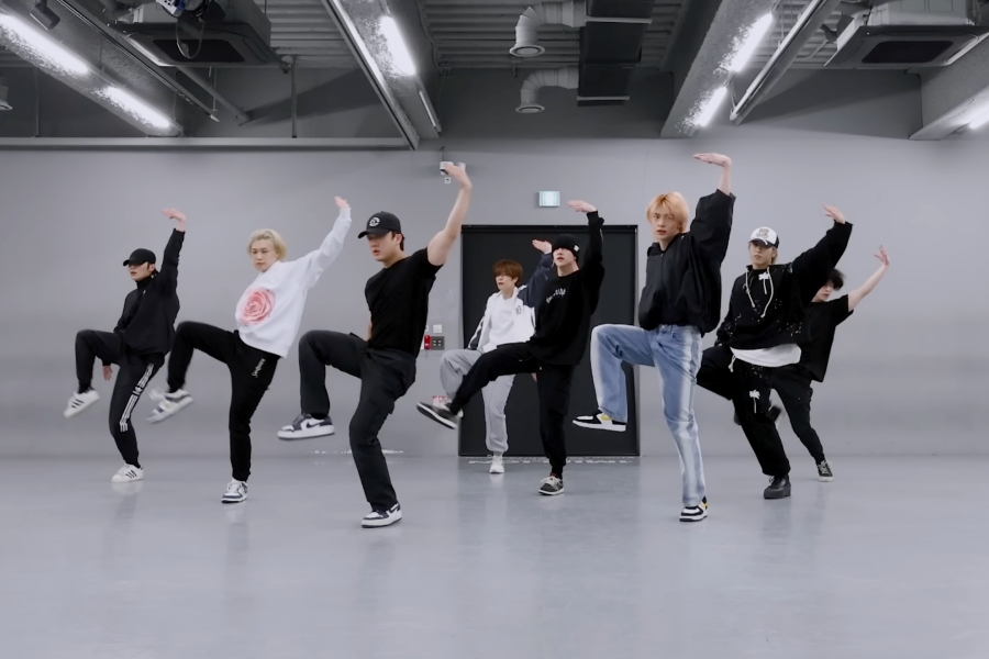 观看：Stray Kids 庆祝出道 5 周年，推出“Hellevator”惊喜舞蹈练习视频