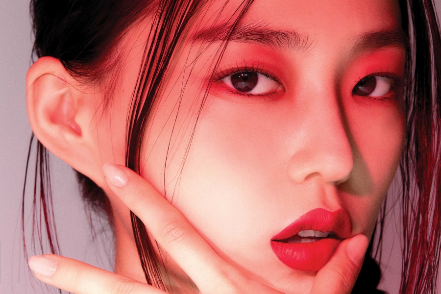 CLC 的 Yeeun 谈论她的 Solo 出道 + 她强大的舞台存在的秘密