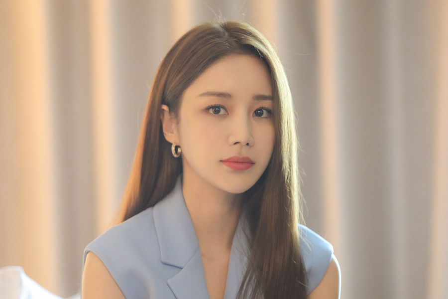女演员尹真伊生下她的第一个孩子