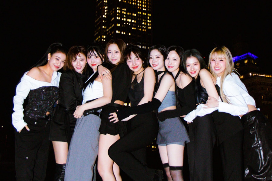 TWICE 推出全新荧光棒设计