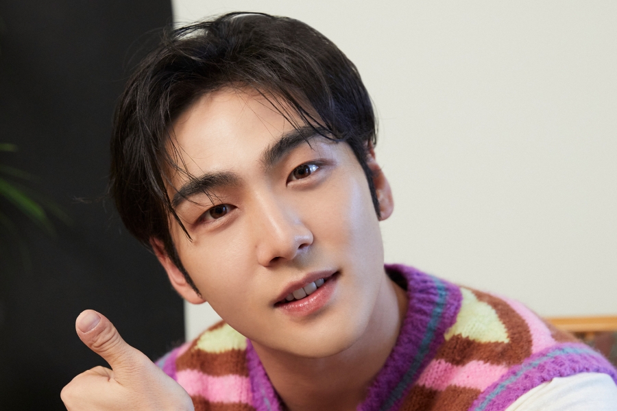 观看：Baekho 展示官方荧光棒