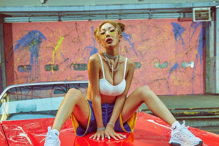 Jessi 的“NUNU NANA”成为她的第一个 MV，点击量突破 2 亿次