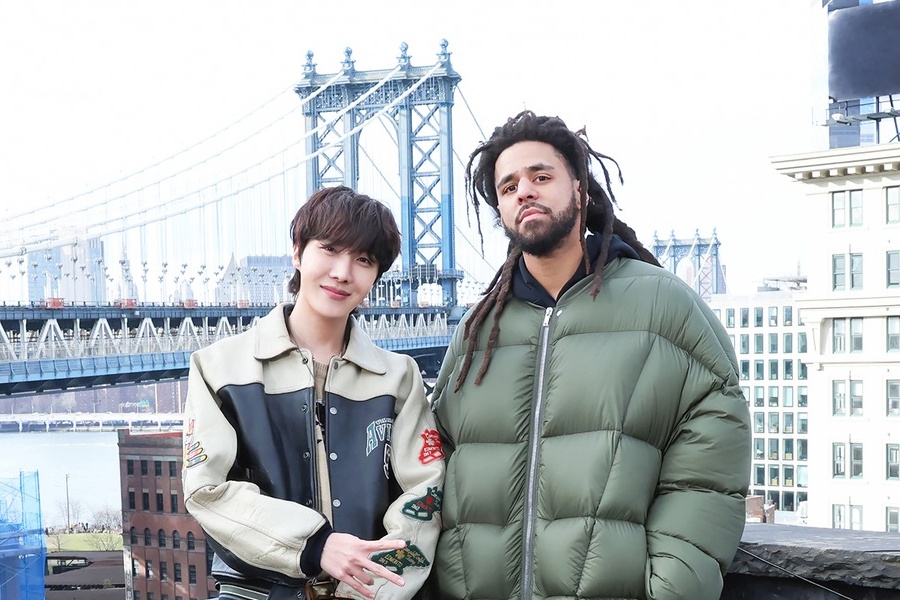 防弹少年团的 J-Hope 成为第一位与 J. Cole 合作“On The Street”进入英国官方单曲榜前 40 名的 K-Pop 独奏家